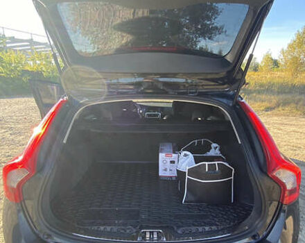 Черный Вольво B60, объемом двигателя 1.97 л и пробегом 252 тыс. км за 13200 $, фото 8 на Automoto.ua