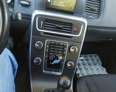 Черный Вольво B60, объемом двигателя 0 л и пробегом 200 тыс. км за 12900 $, фото 5 на Automoto.ua