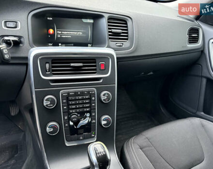 Черный Вольво B60, объемом двигателя 1.99 л и пробегом 260 тыс. км за 12300 $, фото 6 на Automoto.ua