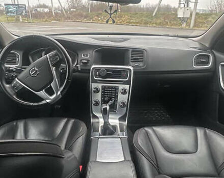Черный Вольво B60, объемом двигателя 1.99 л и пробегом 212 тыс. км за 11800 $, фото 7 на Automoto.ua