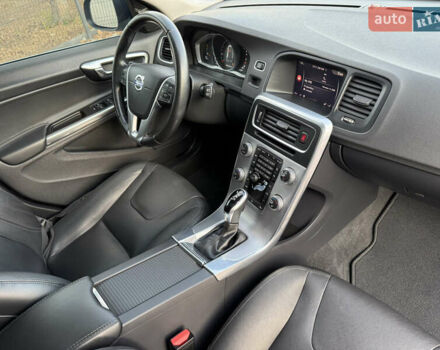 Черный Вольво B60, объемом двигателя 2 л и пробегом 148 тыс. км за 12200 $, фото 64 на Automoto.ua