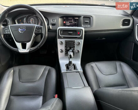 Черный Вольво B60, объемом двигателя 2 л и пробегом 148 тыс. км за 12200 $, фото 49 на Automoto.ua