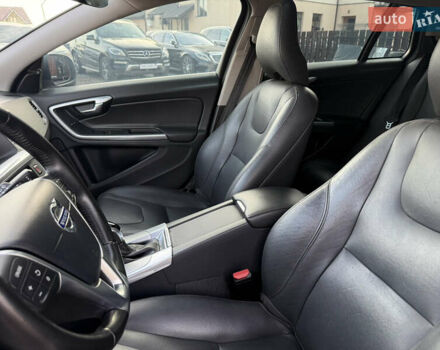 Черный Вольво B60, объемом двигателя 2 л и пробегом 148 тыс. км за 12200 $, фото 41 на Automoto.ua