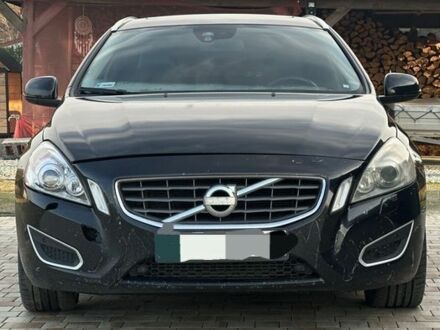 Черный Вольво B60, объемом двигателя 2 л и пробегом 297 тыс. км за 2350 $, фото 1 на Automoto.ua