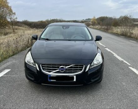 Черный Вольво B60, объемом двигателя 2 л и пробегом 223 тыс. км за 11000 $, фото 1 на Automoto.ua
