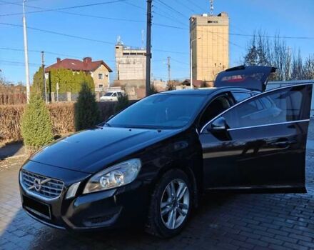 Чорний Вольво B60, об'ємом двигуна 1.56 л та пробігом 282 тис. км за 10599 $, фото 1 на Automoto.ua