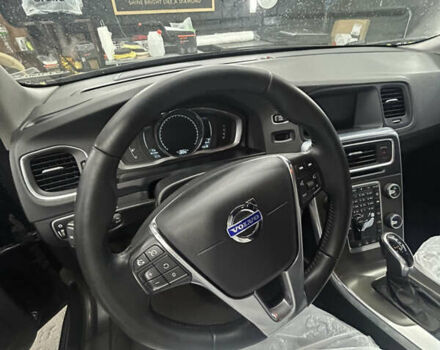 Черный Вольво B60, объемом двигателя 1.97 л и пробегом 261 тыс. км за 15500 $, фото 1 на Automoto.ua