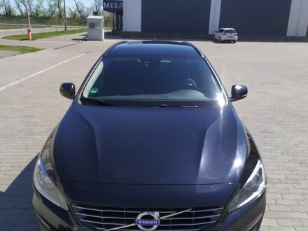 Черный Вольво B60, объемом двигателя 0 л и пробегом 200 тыс. км за 12900 $, фото 1 на Automoto.ua