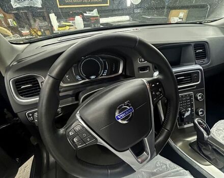 Чорний Вольво B60, об'ємом двигуна 1.9 л та пробігом 188 тис. км за 15500 $, фото 1 на Automoto.ua