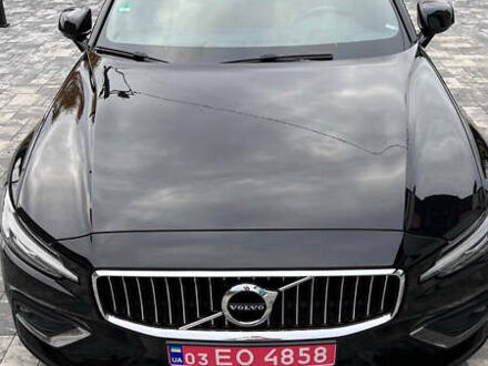 Вольво B60 2019 в Ровно на Automoto.ua Черный Вольво B60, объемом двигателя 2 л и пробегом 252 тыс. км за 22900 $, фото 1 на Automoto.ua