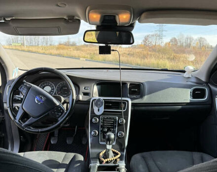 Сірий Вольво B60, об'ємом двигуна 1.56 л та пробігом 271 тис. км за 10300 $, фото 23 на Automoto.ua