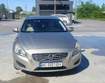 Серый Вольво B60, объемом двигателя 1.56 л и пробегом 280 тыс. км за 9300 $, фото 1 на Automoto.ua