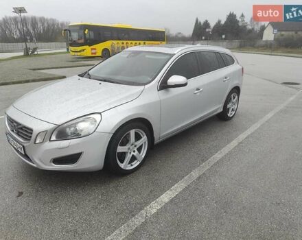 Сірий Вольво B60, об'ємом двигуна 2.4 л та пробігом 375 тис. км за 9500 $, фото 2 на Automoto.ua