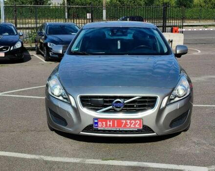 Серый Вольво B60, объемом двигателя 2 л и пробегом 233 тыс. км за 13000 $, фото 2 на Automoto.ua