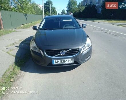 Серый Вольво B60, объемом двигателя 1.98 л и пробегом 450 тыс. км за 8500 $, фото 1 на Automoto.ua