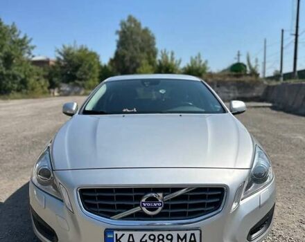 Серый Вольво B60, объемом двигателя 1.98 л и пробегом 320 тыс. км за 10800 $, фото 1 на Automoto.ua