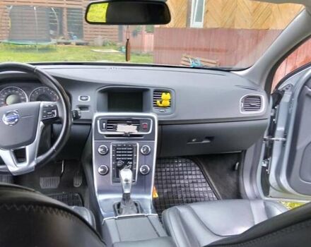 Серый Вольво B60, объемом двигателя 1.56 л и пробегом 256 тыс. км за 10200 $, фото 3 на Automoto.ua