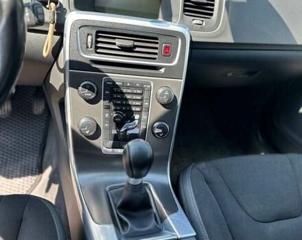 Серый Вольво B60, объемом двигателя 1.98 л и пробегом 320 тыс. км за 10800 $, фото 12 на Automoto.ua