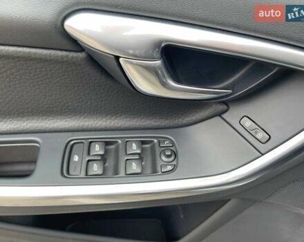 Серый Вольво B60, объемом двигателя 2 л и пробегом 299 тыс. км за 11600 $, фото 25 на Automoto.ua