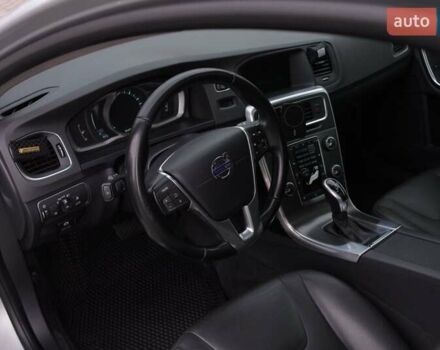 Серый Вольво B60, объемом двигателя 2 л и пробегом 214 тыс. км за 10000 $, фото 11 на Automoto.ua