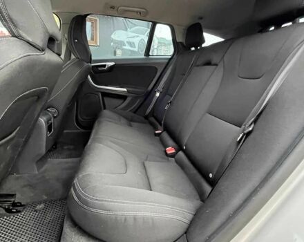 Серый Вольво B60, объемом двигателя 0 л и пробегом 264 тыс. км за 12000 $, фото 17 на Automoto.ua