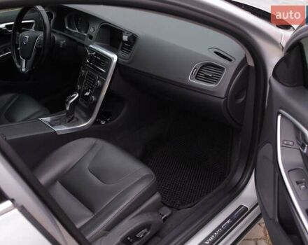 Серый Вольво B60, объемом двигателя 2 л и пробегом 214 тыс. км за 10000 $, фото 21 на Automoto.ua