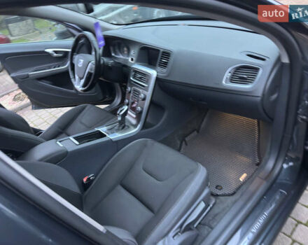 Сірий Вольво B60, об'ємом двигуна 1.56 л та пробігом 275 тис. км за 11950 $, фото 18 на Automoto.ua