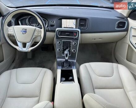 Серый Вольво B60, объемом двигателя 2 л и пробегом 131 тыс. км за 2300 $, фото 11 на Automoto.ua