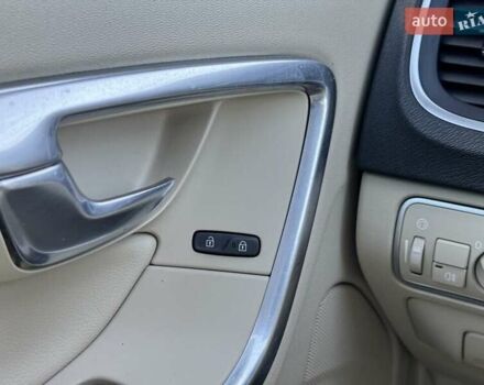 Серый Вольво B60, объемом двигателя 2 л и пробегом 131 тыс. км за 2300 $, фото 8 на Automoto.ua