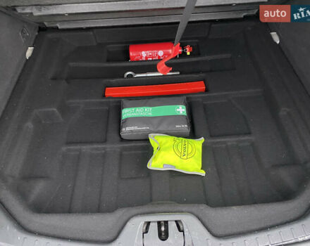 Серый Вольво B60, объемом двигателя 1.97 л и пробегом 210 тыс. км за 11888 $, фото 50 на Automoto.ua