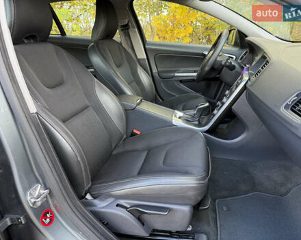 Сірий Вольво B60, об'ємом двигуна 1.97 л та пробігом 211 тис. км за 15700 $, фото 27 на Automoto.ua