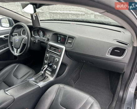 Серый Вольво B60, объемом двигателя 1.99 л и пробегом 241 тыс. км за 14400 $, фото 97 на Automoto.ua