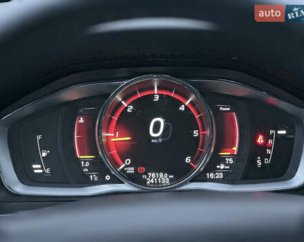 Серый Вольво B60, объемом двигателя 1.99 л и пробегом 241 тыс. км за 14400 $, фото 113 на Automoto.ua