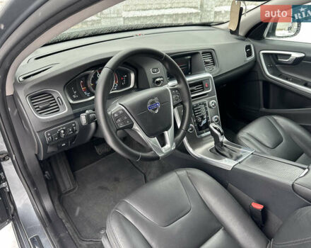 Серый Вольво B60, объемом двигателя 1.99 л и пробегом 241 тыс. км за 14400 $, фото 3 на Automoto.ua