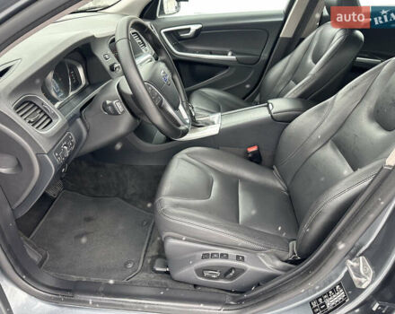Серый Вольво B60, объемом двигателя 1.99 л и пробегом 241 тыс. км за 14400 $, фото 4 на Automoto.ua