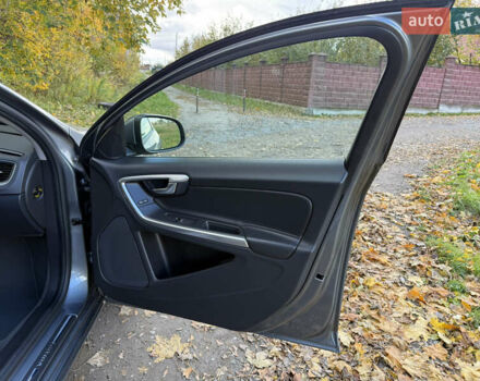 Сірий Вольво B60, об'ємом двигуна 1.97 л та пробігом 211 тис. км за 15700 $, фото 25 на Automoto.ua