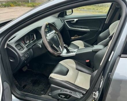 Серый Вольво B60, объемом двигателя 2 л и пробегом 230 тыс. км за 14500 $, фото 10 на Automoto.ua