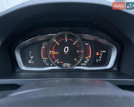 Серый Вольво B60, объемом двигателя 1.99 л и пробегом 241 тыс. км за 14400 $, фото 111 на Automoto.ua