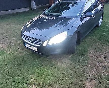 Сірий Вольво B60, об'ємом двигуна 1.98 л та пробігом 264 тис. км за 11600 $, фото 1 на Automoto.ua