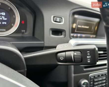 Синий Вольво B60, объемом двигателя 2.4 л и пробегом 230 тыс. км за 13199 $, фото 34 на Automoto.ua