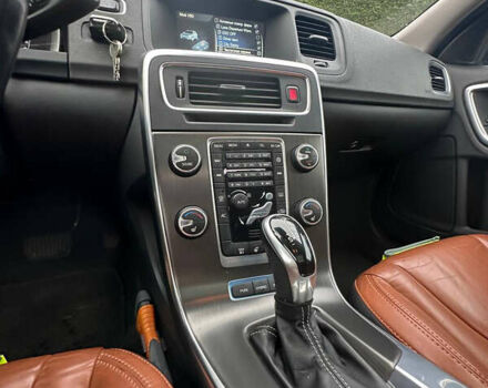 Синий Вольво B60, объемом двигателя 2.4 л и пробегом 255 тыс. км за 15500 $, фото 16 на Automoto.ua