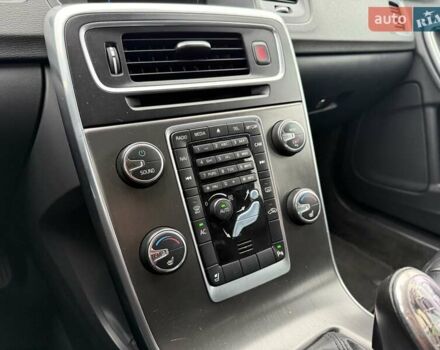 Синий Вольво B60, объемом двигателя 2.4 л и пробегом 230 тыс. км за 13199 $, фото 46 на Automoto.ua