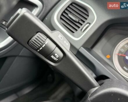 Синий Вольво B60, объемом двигателя 2.4 л и пробегом 230 тыс. км за 13199 $, фото 35 на Automoto.ua