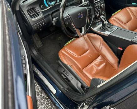 Синий Вольво B60, объемом двигателя 2.4 л и пробегом 255 тыс. км за 15500 $, фото 14 на Automoto.ua