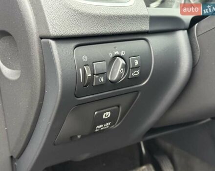 Синий Вольво B60, объемом двигателя 2.4 л и пробегом 230 тыс. км за 13199 $, фото 33 на Automoto.ua