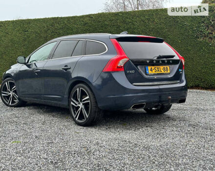 Синий Вольво B60, объемом двигателя 2.4 л и пробегом 255 тыс. км за 15500 $, фото 2 на Automoto.ua