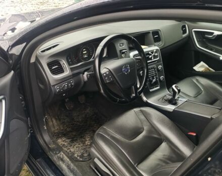 Синий Вольво B60, объемом двигателя 2 л и пробегом 250 тыс. км за 12000 $, фото 4 на Automoto.ua