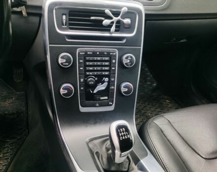 Синий Вольво B60, объемом двигателя 2 л и пробегом 250 тыс. км за 12000 $, фото 7 на Automoto.ua