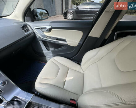 Вольво B60 2016 в Харькове на Automoto.ua Синий Вольво B60, объемом двигателя 1.97 л и пробегом 220 тыс. км за 18000 $, фото 9 на Automoto.ua