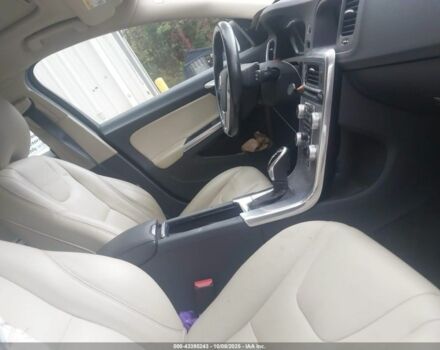 Синій Вольво B60, об'ємом двигуна 2 л та пробігом 140 тис. км за 9500 $, фото 4 на Automoto.ua